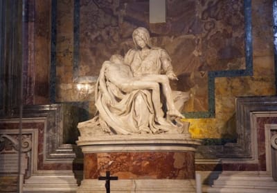 St. Peter’s Basilica Priority Access Tour with Dome & Crypt 2