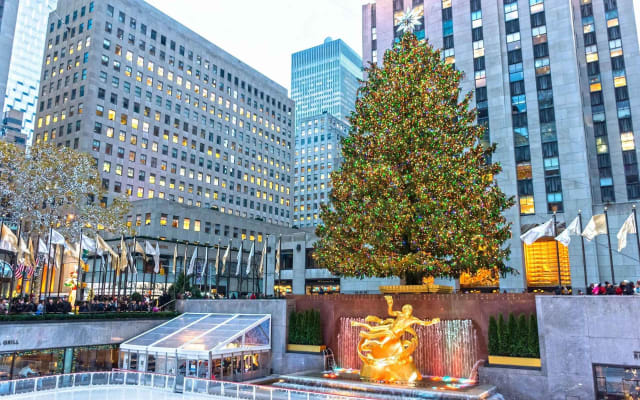 NYC: Times Square Holiday Donut and Hot Chocolate Adventure