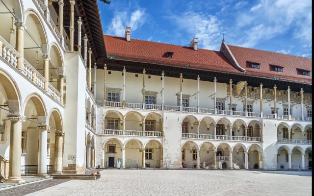 Wawel: Zwiedzanie Królewskich Apartamentów w j. polskim