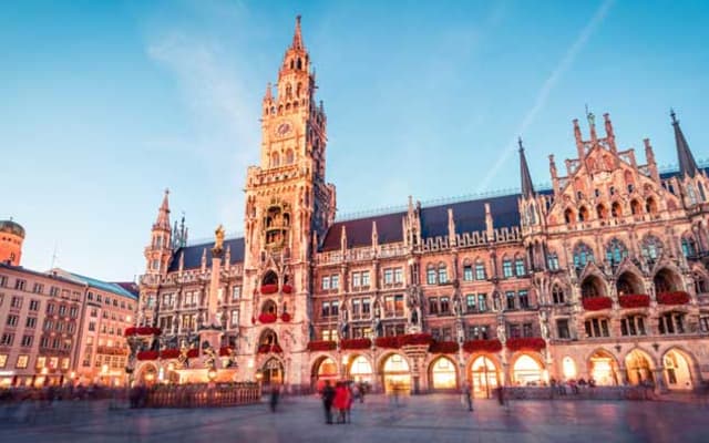 Munich Essential Hop-On Hop-Off Tour (24-Hour Ticket)