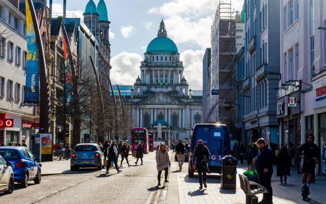 Belfast City Walking Tour & Giant's Causeway Day Tour from Dublin