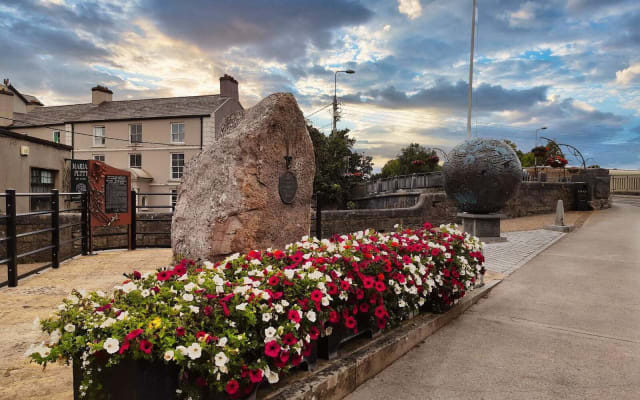Cliffs of Moher, Historic Limerick City & Ennis Day Tour From Dublin