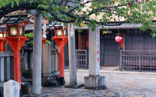 Kyoto: Casual Pontocho Evening Food Tour