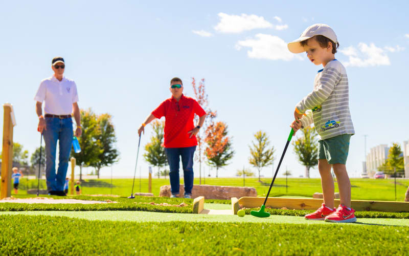 18-HOLE MINIGOLF - main image