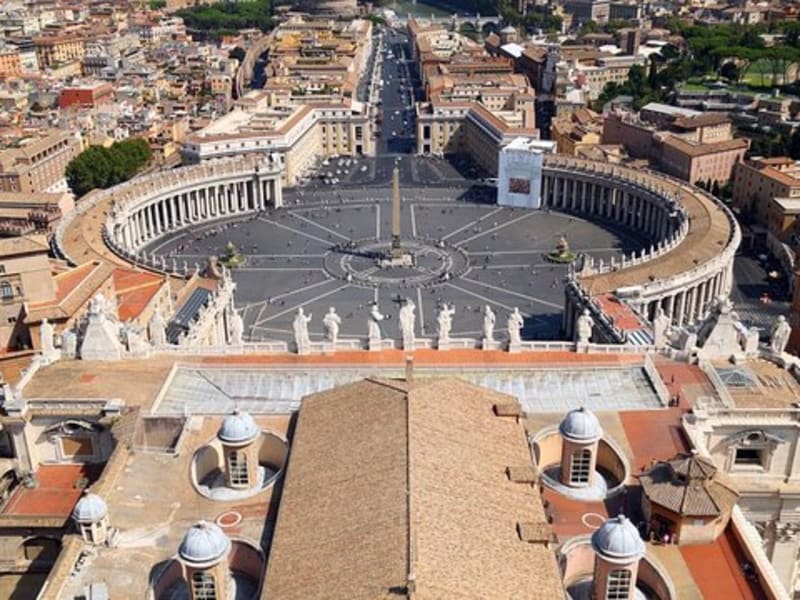 St. Peter’s Basilica Priority Access Tour with Dome & Crypt - main image