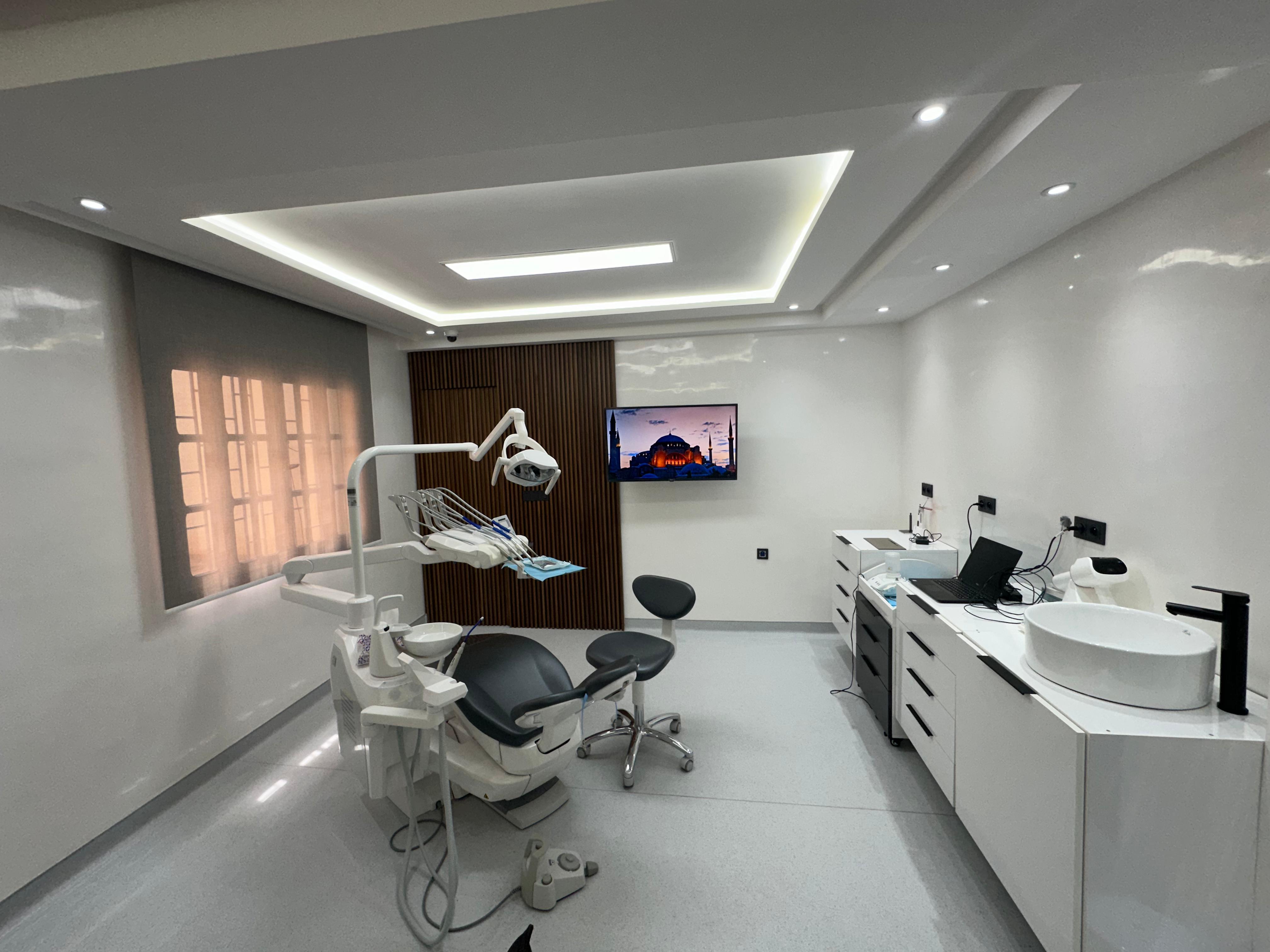 دكتور ندير الخمري