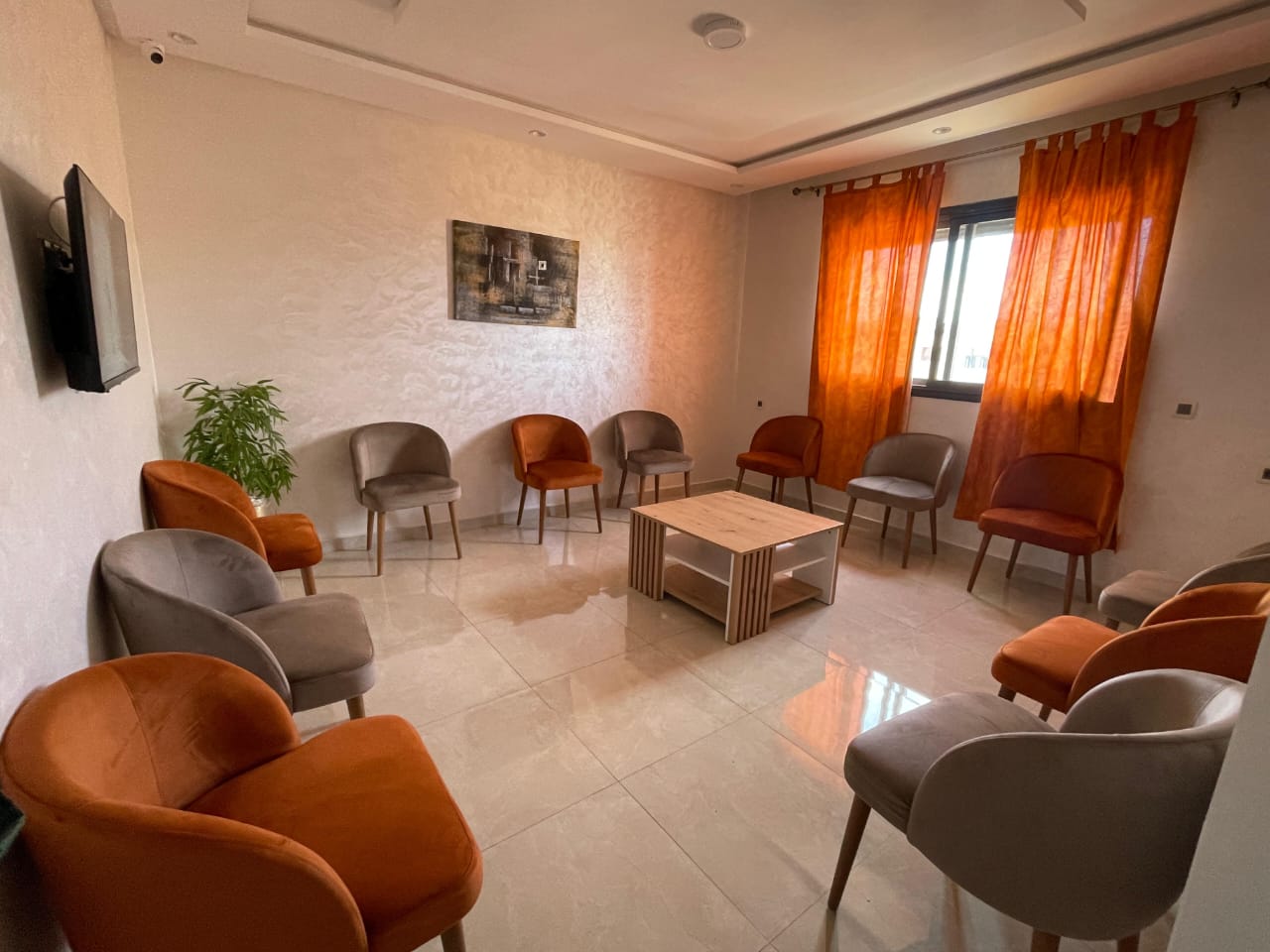 دكتورة نعيمة مواقي