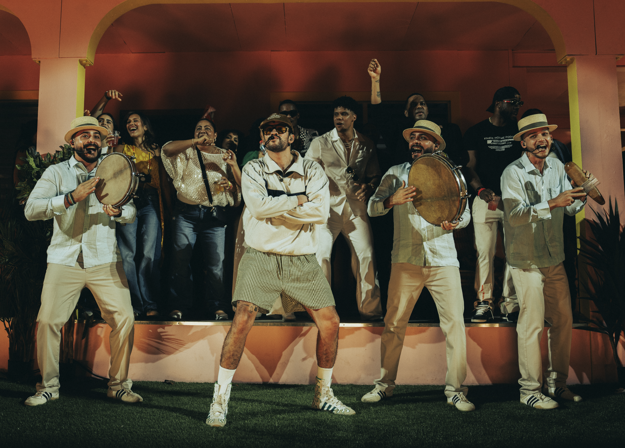 【激レア】「BAD BUNNY」ロンT & リストバンド　VIPエリアで配布 Bad Bunny Takes PR to DR at World Tour Kickoff