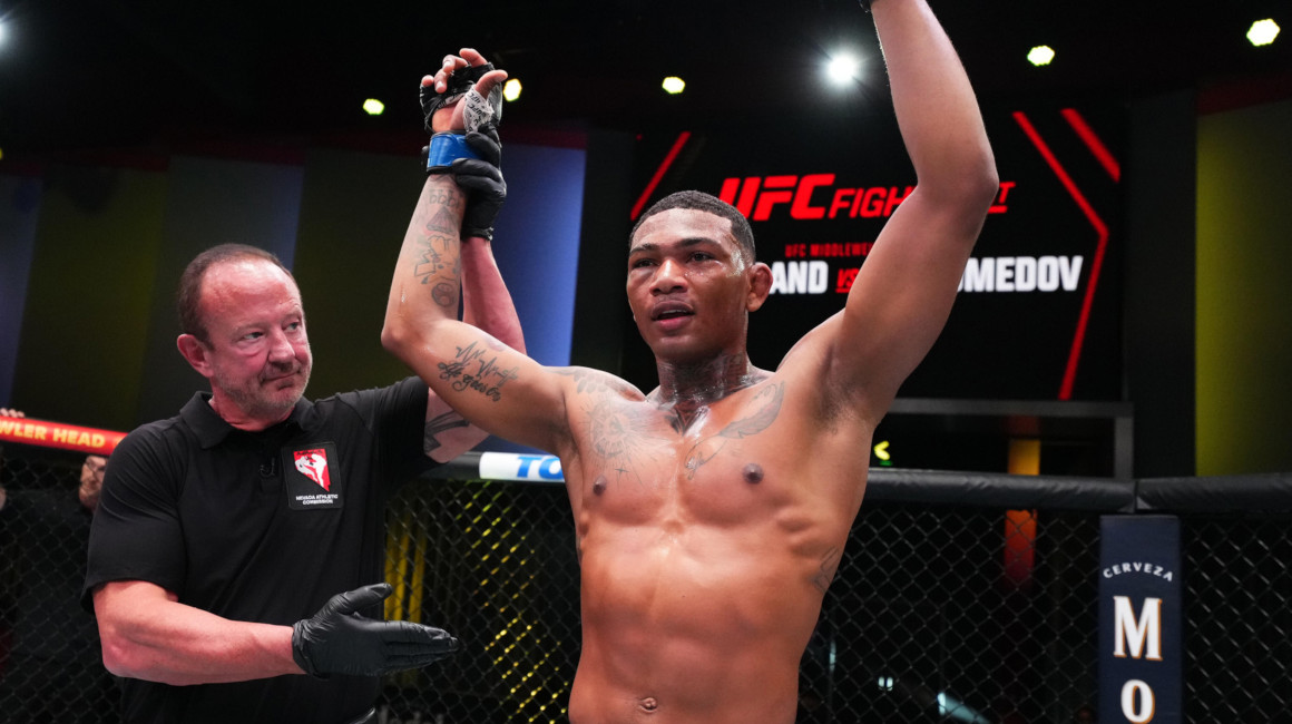 Michael Morales noquea a Gilbert Burns y entra al top 10 del ranking wélter de la UFC.