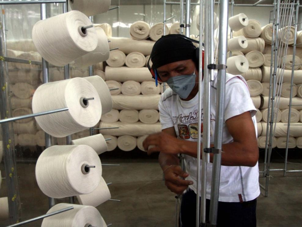 Corte Constitucional definirá el futuro de la jornada laboral de 12 horas en Ecuador