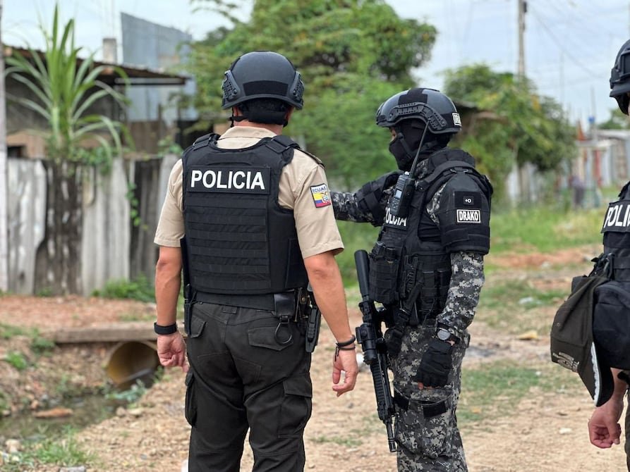 Fallece sargento de policía baleado durante operativo en Monte Sinaí