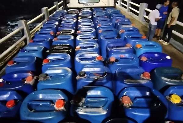 Desarticulan red de trafico ilegal de combustible en aguas de Galapagos