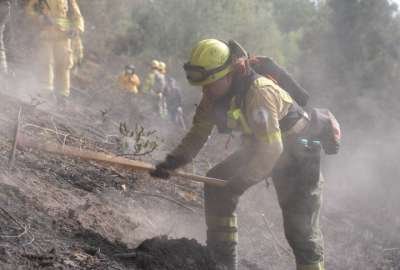 Bomberos controlan el incendio del cerro Casitagua y avanzan en tareas de liquidación