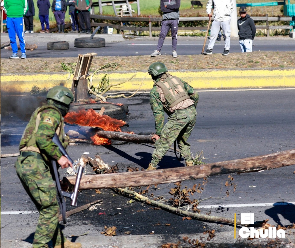 Bloqueos y deslizamientos mantienen cerradas varias vías en Ecuador.