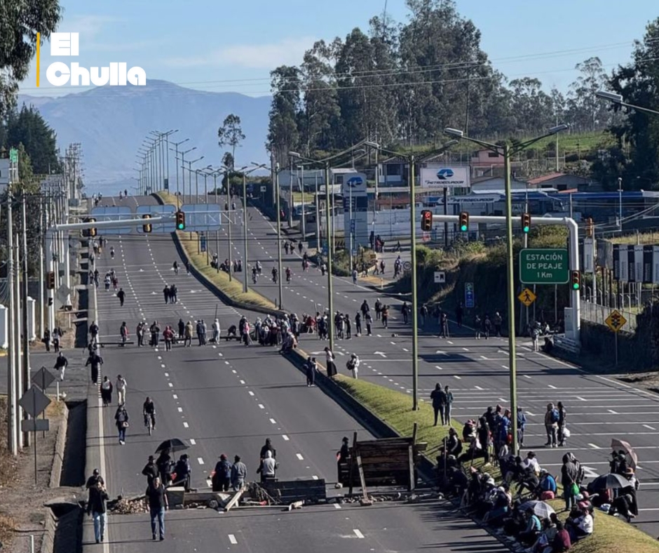 Varias vías de Ecuador continúan bloqueadas este 23 de septiembre por las protestas del paro nacional.