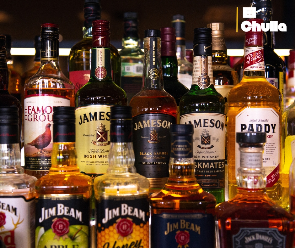 Operativo policial incauta miles de botellas de alcohol adulterado en la capital.