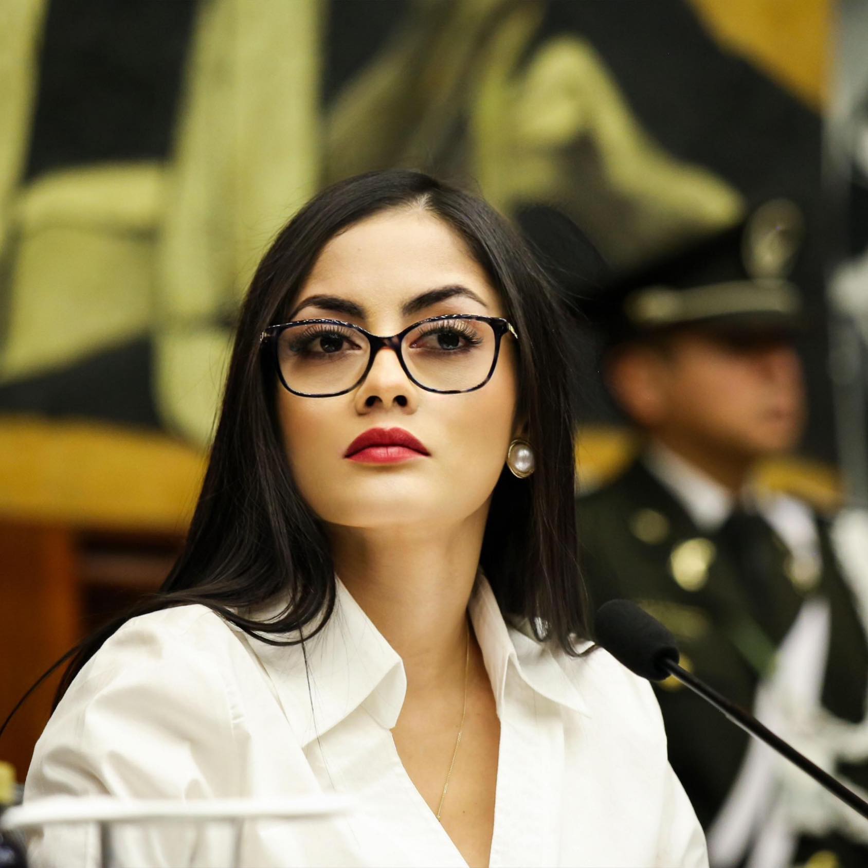 Viviana Veloz es multada por usar símbolos de campaña en funciones