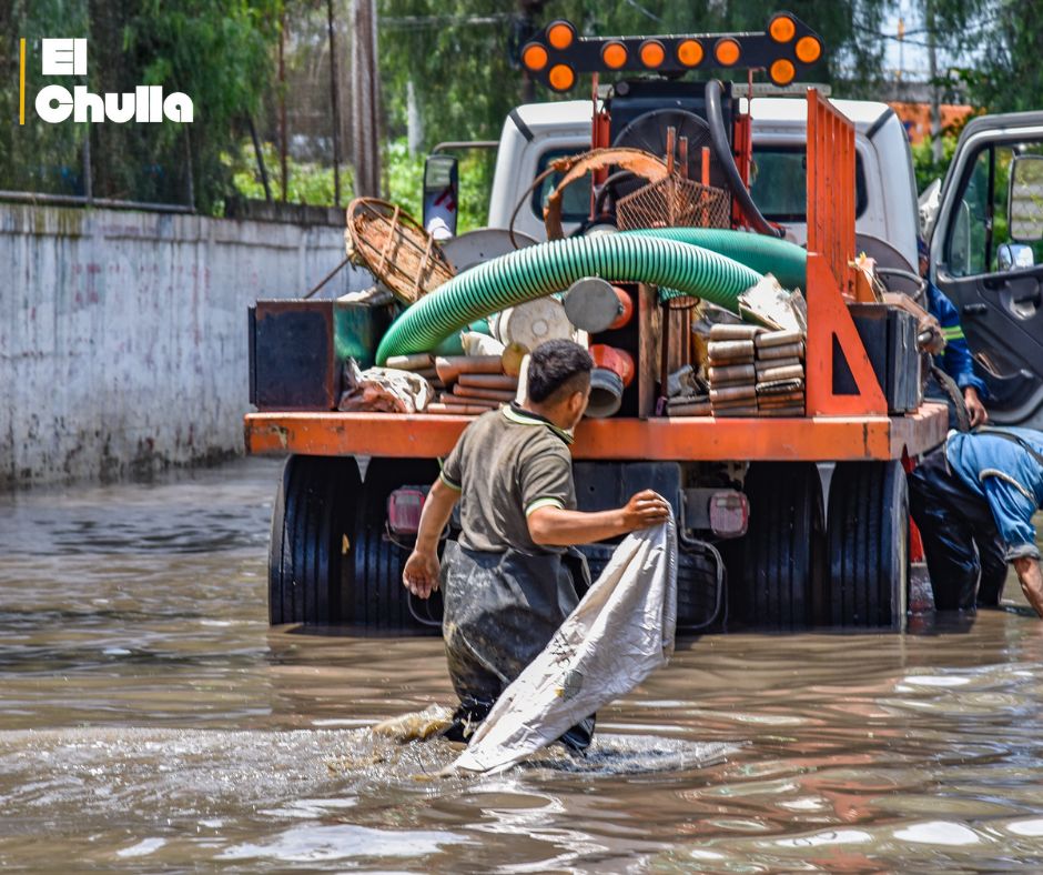 🌧️ Dos aluviones y diez inundaciones provocan emergencias en Quito por fuertes lluvias.