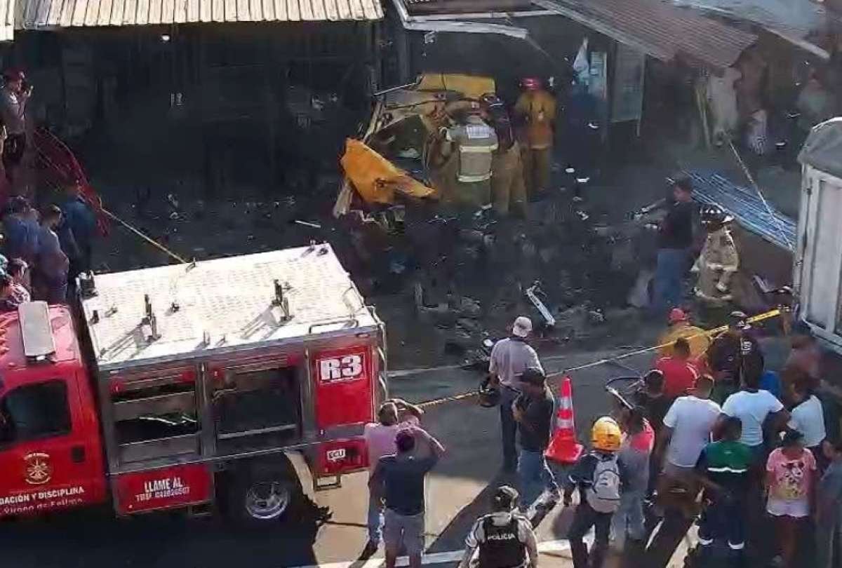 Accidente entre taxi y tráiler en Yaguachi deja cinco personas sin vida