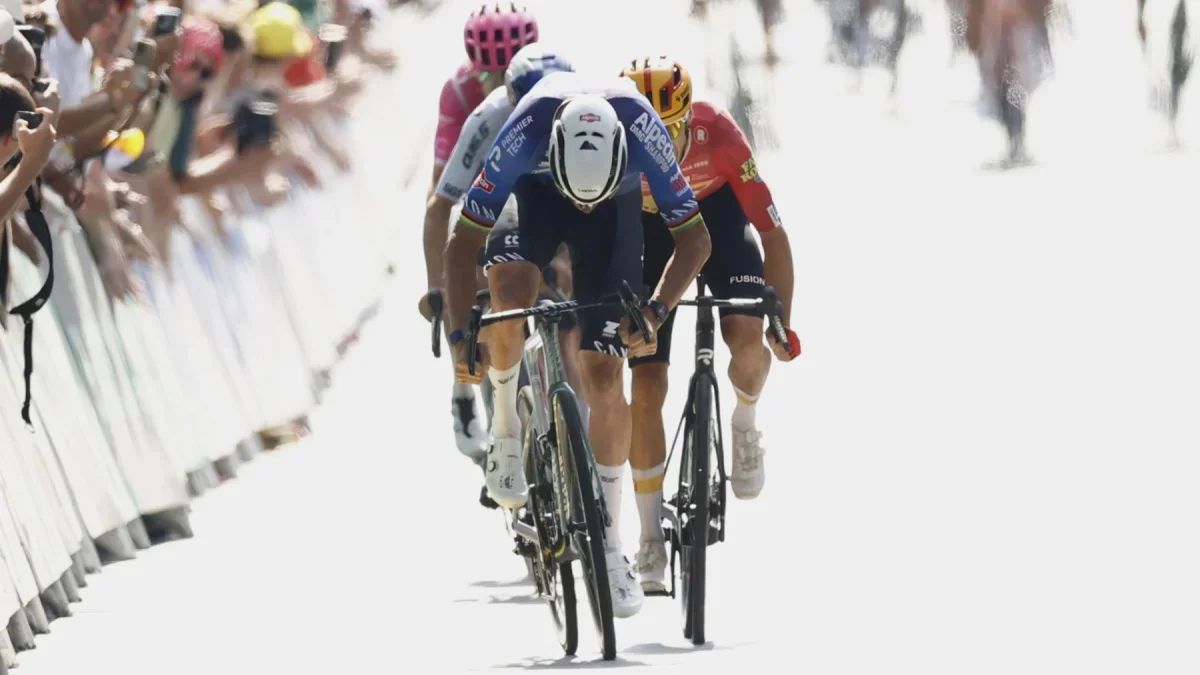 Richard Carapaz gana el premio de la combatividad en la etapa 10 del Tour de Francia