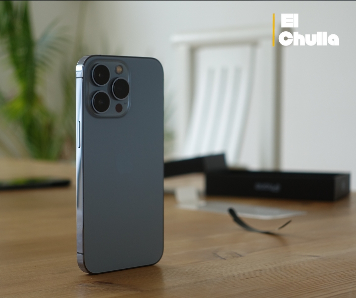Carga inalámbrica inversa llega al ecosistema Apple (por primera vez), según rumores sobre el iPhone 17 Pro.