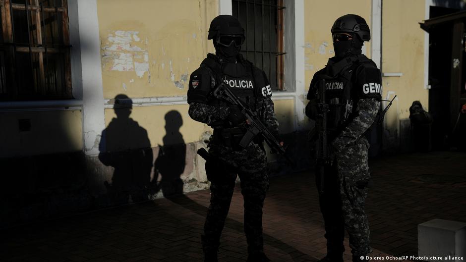 Ecuador autoriza presencia militar extranjera para combatir el crimen organizado