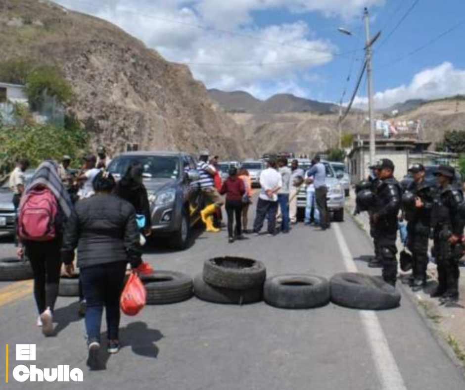 Paro de transportistas en Carchi llega a acuerdos, aunque persisten bloqueos en algunos sectores.