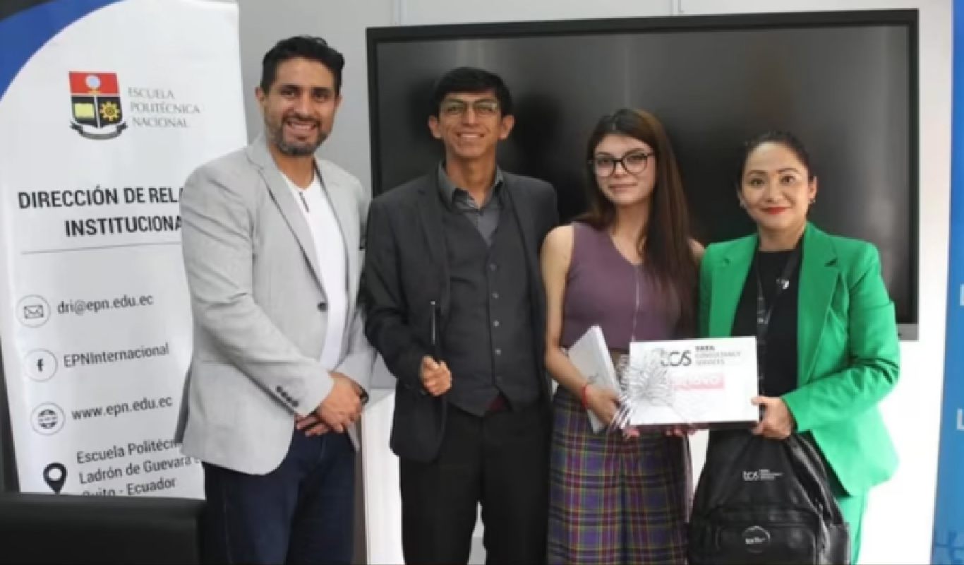 Ivonne Ayala, orgullo ecuatoriano: 3.ª mejor programadora de IA del mundo entre 537 mil participantes 