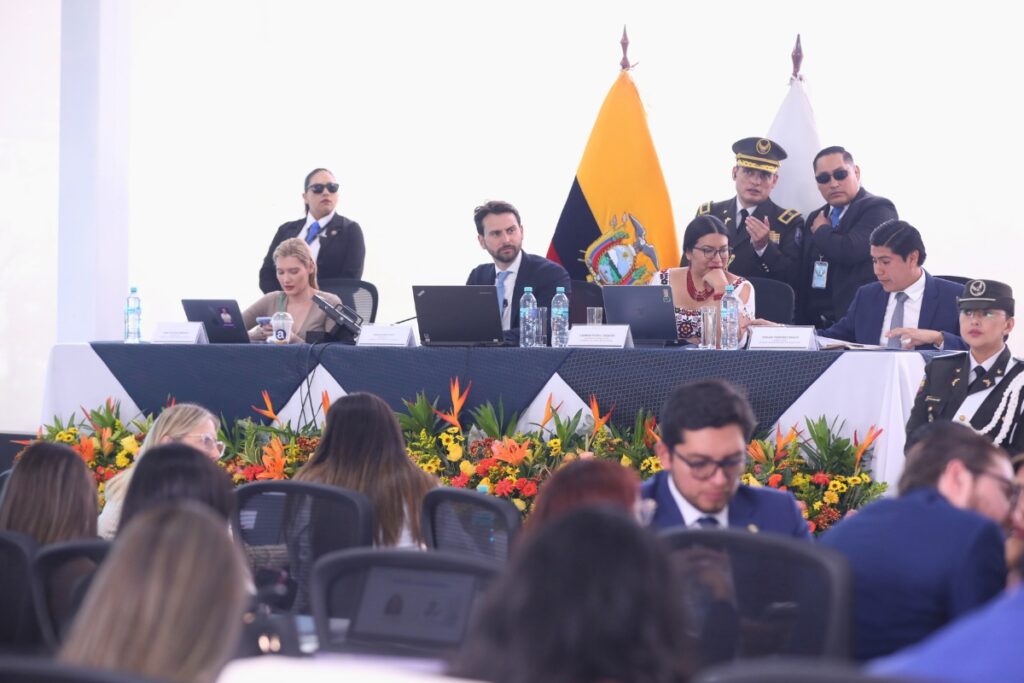 Noboa impone la regla 70/30: los GAD deberán destinar el 70% de su presupuesto a inversión