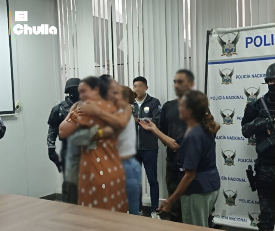Secuestradores huyen y abandonan a víctimas ante inminente operativo policial.