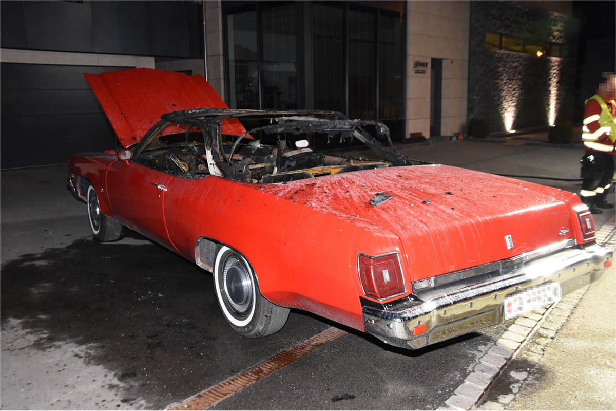 Montlingen SG - Auto gerät in Brand
