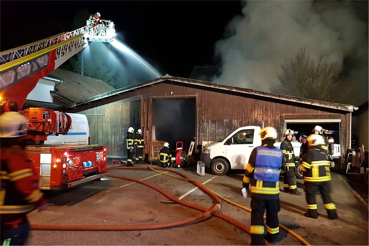 Oberentfelden AG - Brand einer Lagerhalle