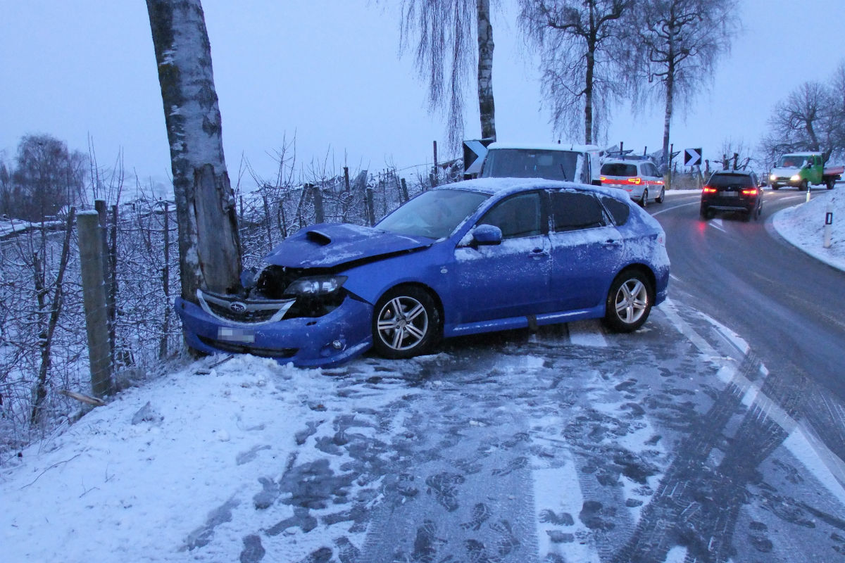 Kanton SG - Mehrere Unfälle wegen Schneefall