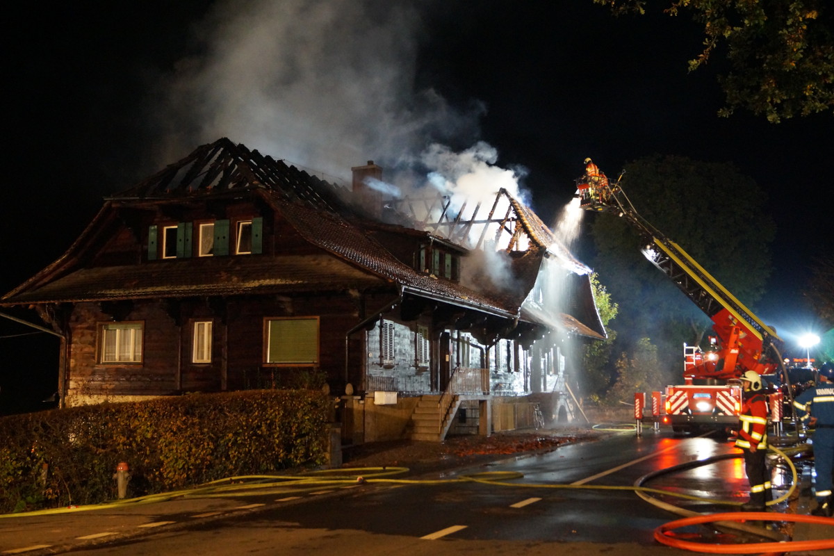 Hünenberg ZG - Wohnhaus nach Brand unbewohnbar