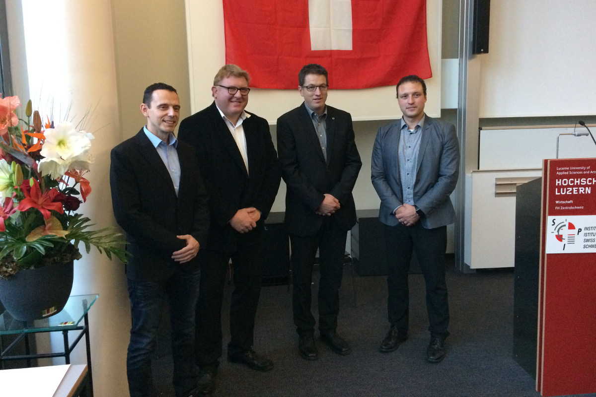 Bündner Polizeioffiziere erhalten das Diplom CAS FIP