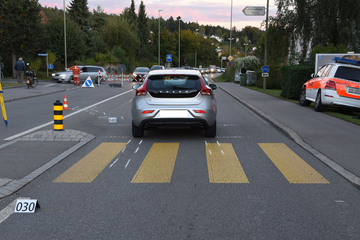 Bassersdorf ZH - Fussgängerin auf Zebrastreifen von Auto erfasst