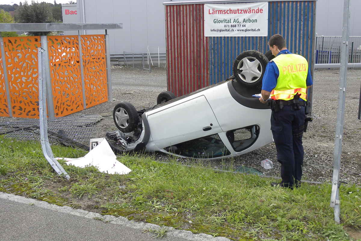 Arbon TG - Mit Auto überschlagen - Zeugenaufruf