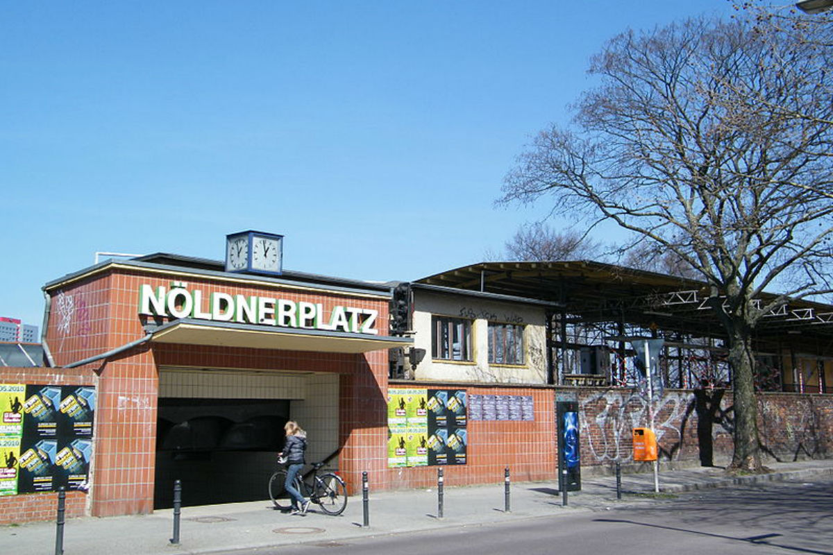 Berlin-Lichtenberg BE - Polizei stoppt gewalttätige Übergriffe auf Reisende