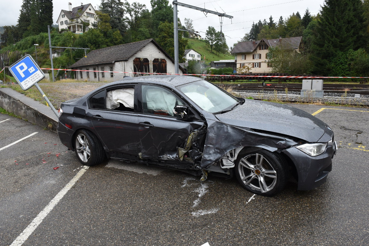 Zeugenaufruf aus Wald ZH: Automobilist bei Selbstunfall schwer verletzt