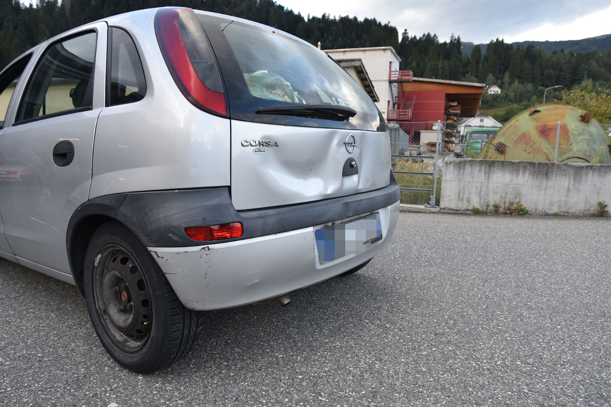 Schams/Rheinwald GR - Massive Verkehrsregelverletzungen mit Kleinkind an Bord