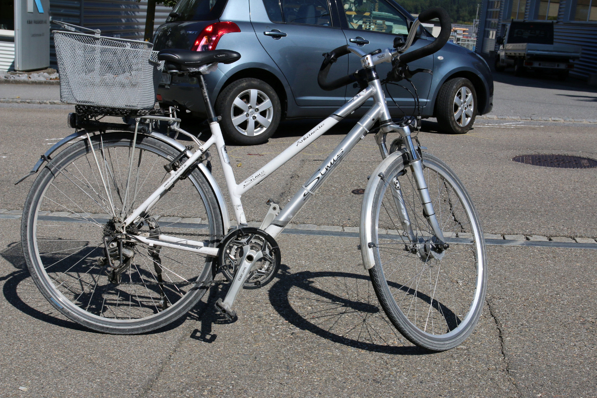 St. Gallen SG - Auto kollidiert mit Fahrrad