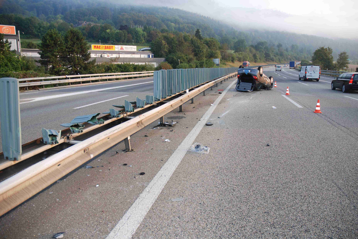 Egerkingen SO - Auto überschlägt sich auf der A2