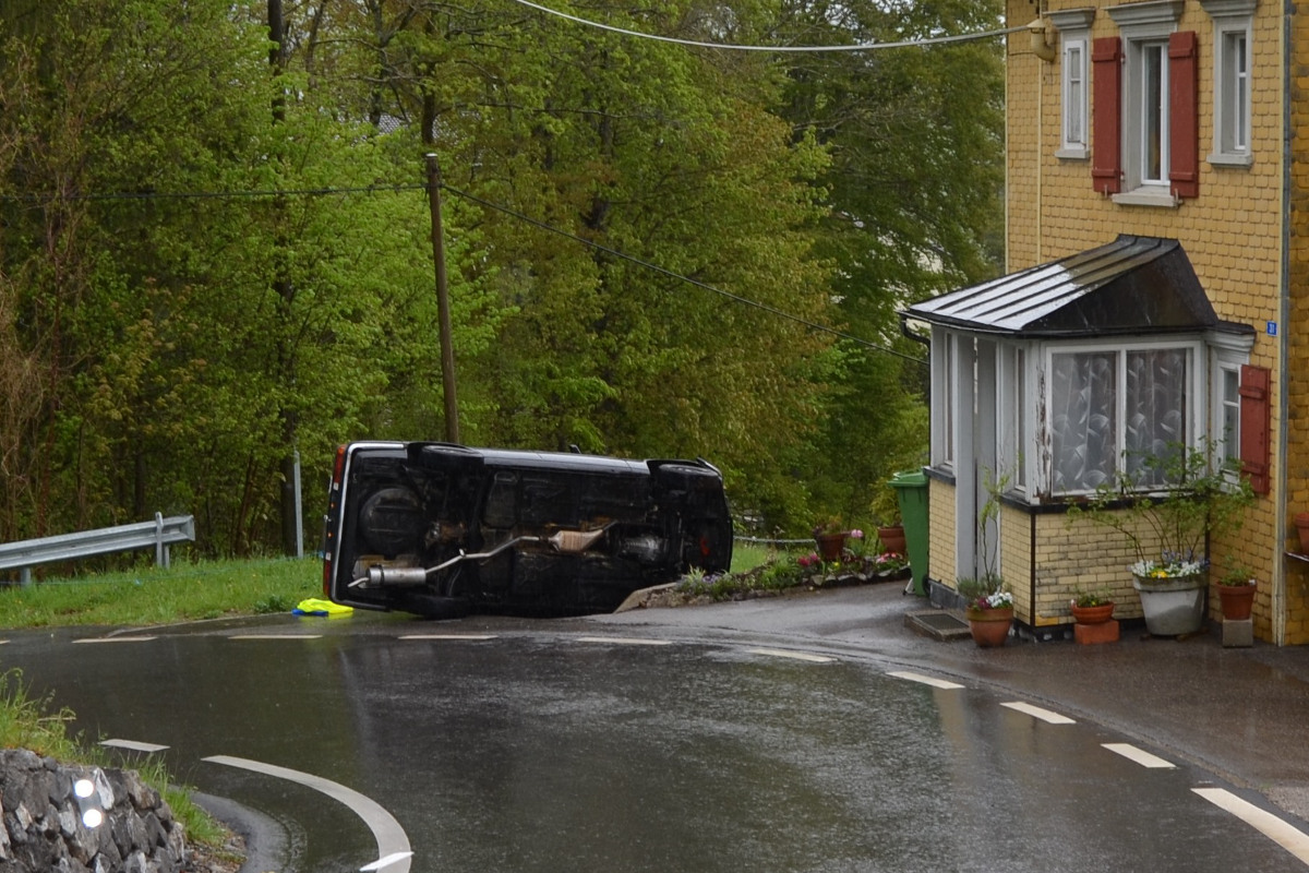 Katze ausgewichen! Totalschaden in Urnäsch