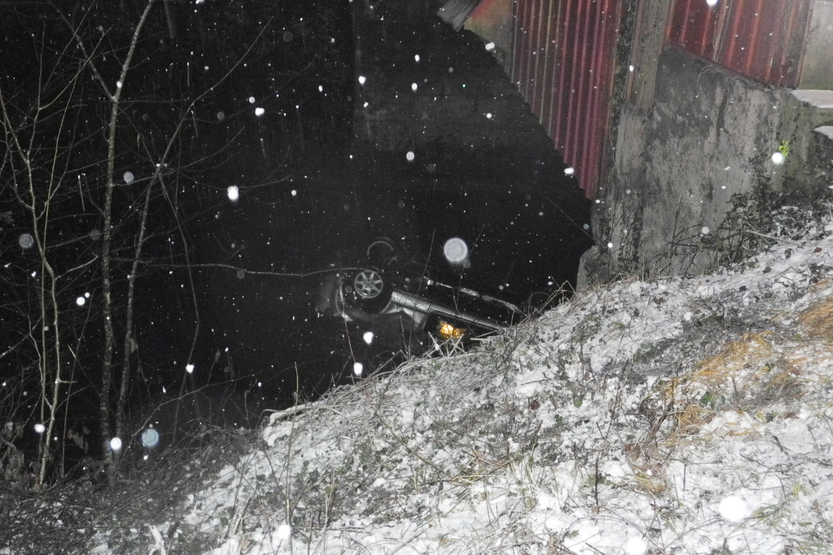 Sennhof: Mit Auto in der Töss gelandet - 20-Jähriger tot