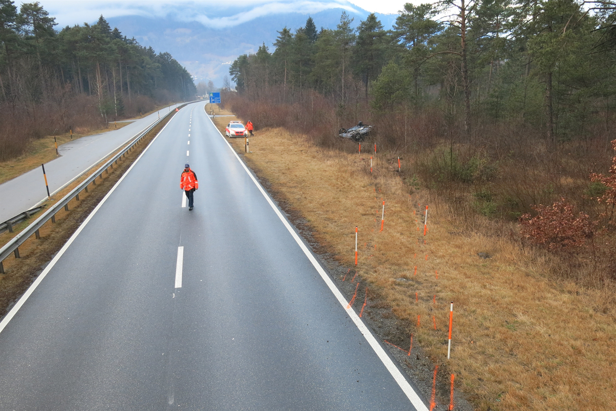 Landquart: Auto landet auf Dach