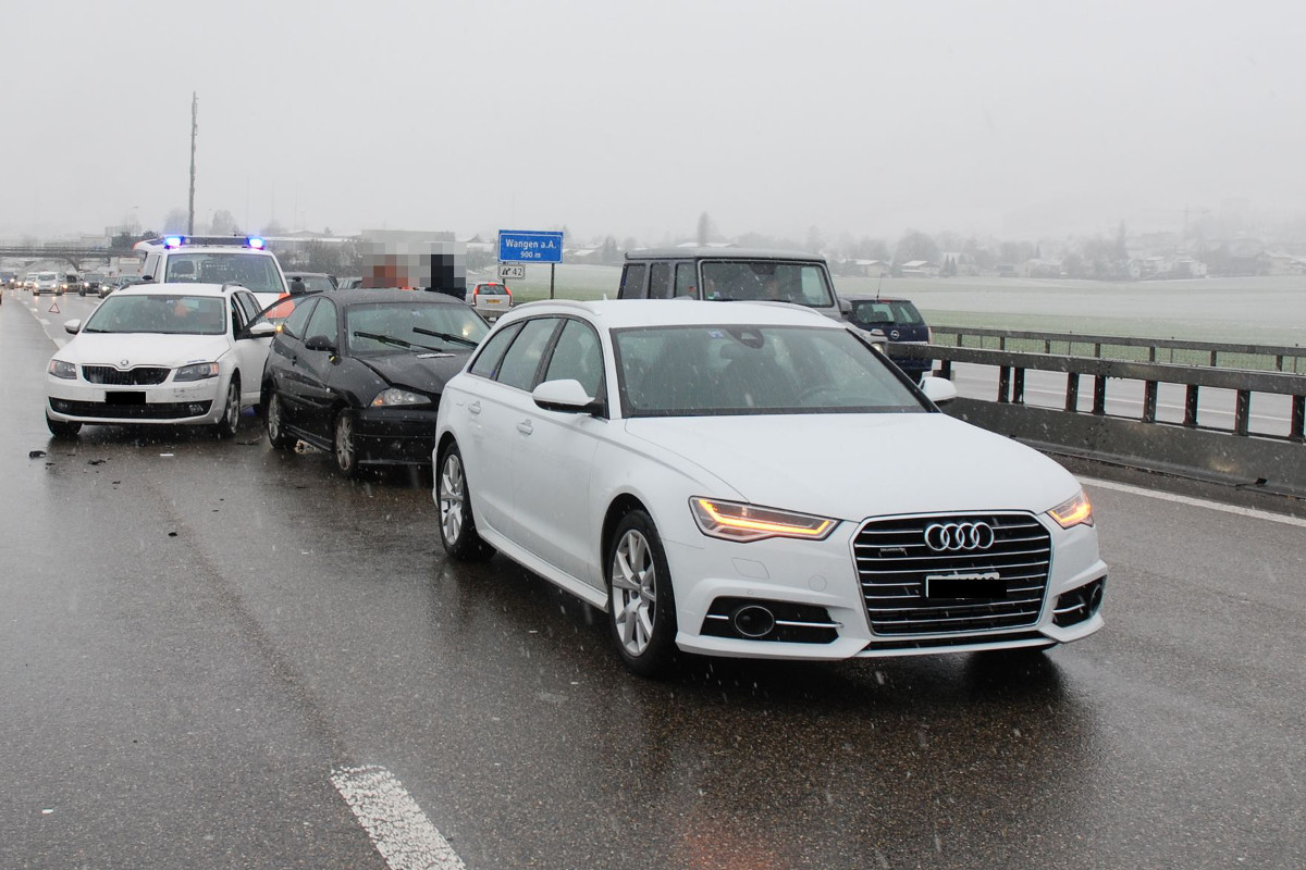 VU auf der A1 bei Wiedlisbach BE - beteiligter Fiat gesucht