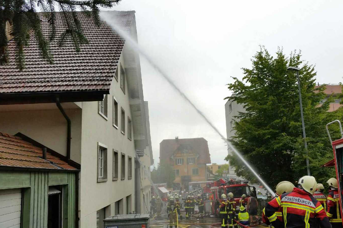 Brand in Dachstock eines Gasthofes in Fislisbach
