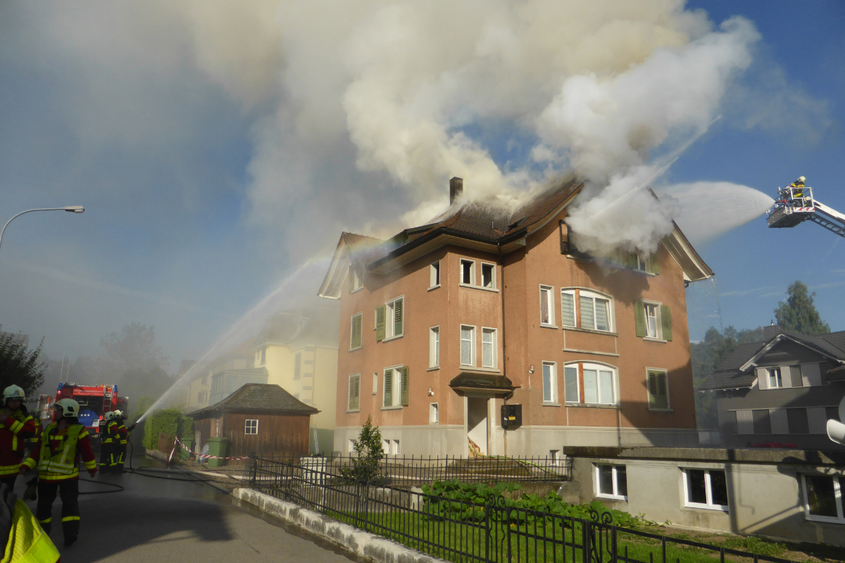 Brand in Uzwiler Mehrfamilienhaus