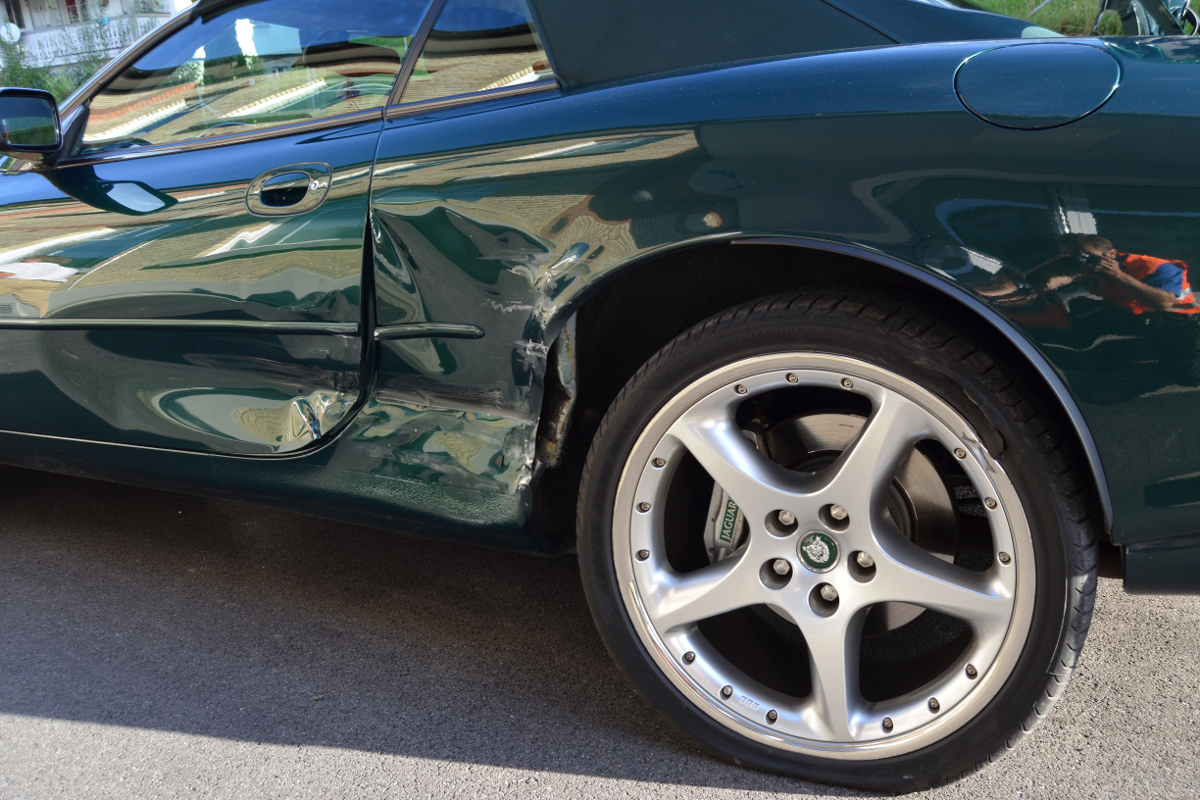 Auto beim Einbiegen in Teufen übersehen