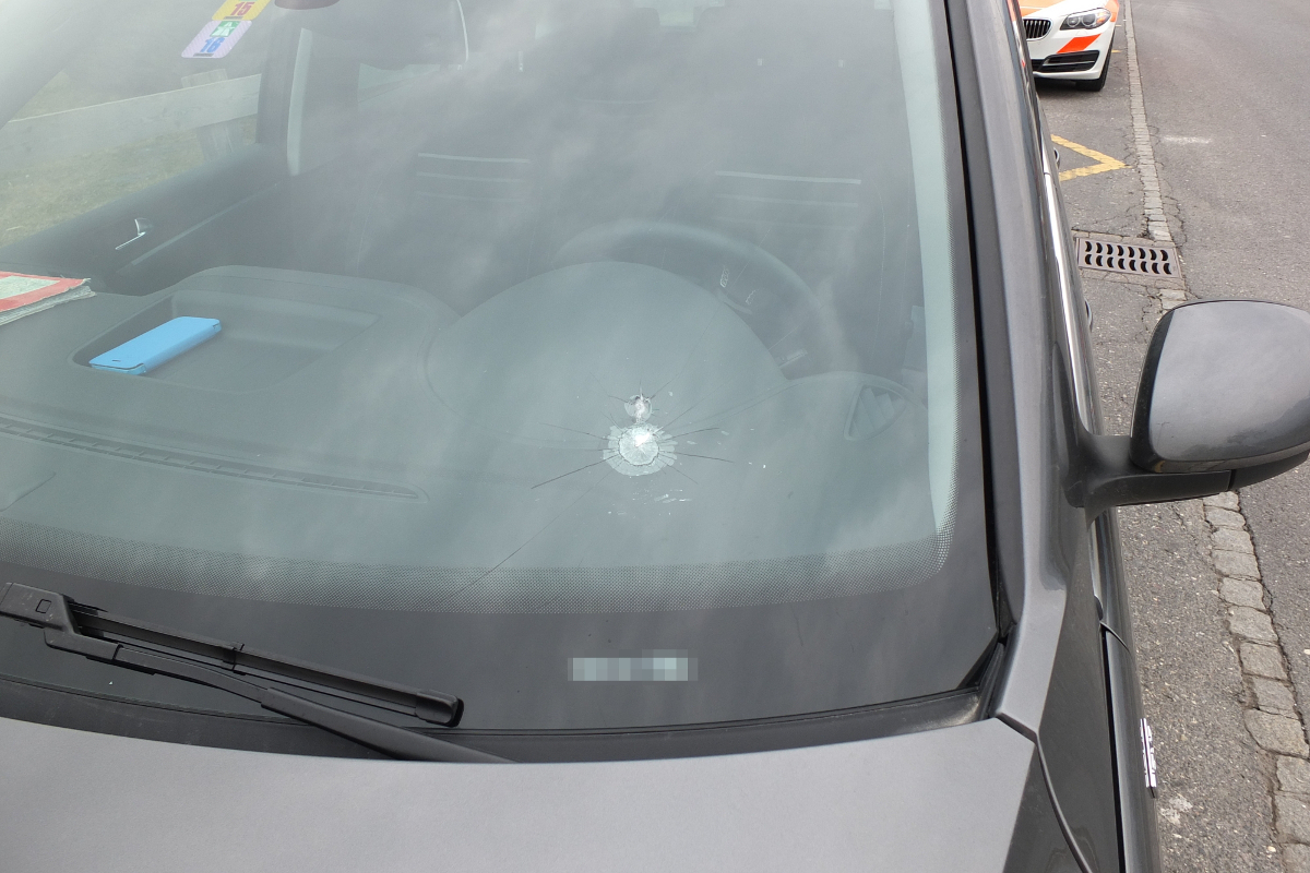 Mels: Sattelschlepper fährt in Tankstellenshop